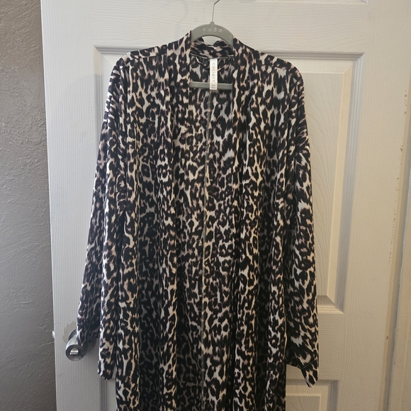 Women's Robe - Leopard Print - Picture 3 of 10
